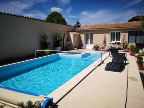 Grande maison ancienne au calme avec piscine